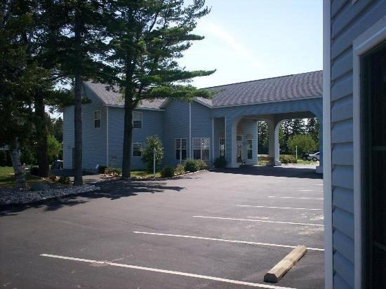 Great Mackinaw Beachfront Hotel ماكيناو سيتي المظهر الخارجي الصورة